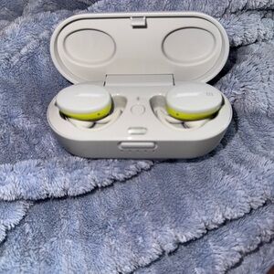 Bose White and Green Wireless Earbuds